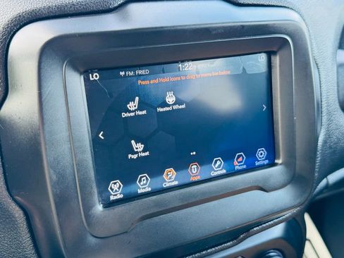 Used 2018 Jeep Renegade Latitude w/ Cold Weather Group image 23