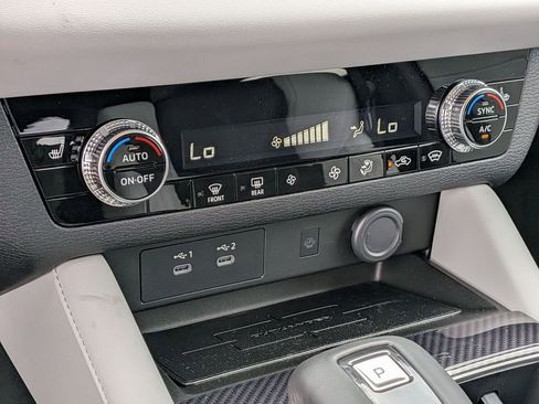 New 2025 Mitsubishi Outlander SE image 22