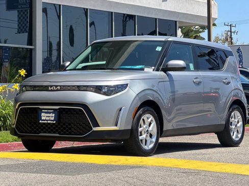 Used 2025 Kia Soul LX w/ LX Technology Package FWD image 8