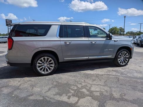 Used 2023 GMC Yukon XL Denali w/ Denali Reserve Package AWD/4WD image 5