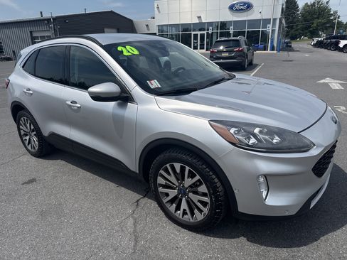 Used 2020 Ford Escape Titanium AWD/4WD image 32
