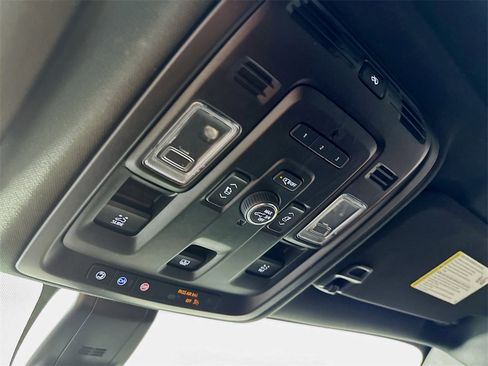 Used 2021 GMC Yukon Denali w/ Denali Premium Package image 33