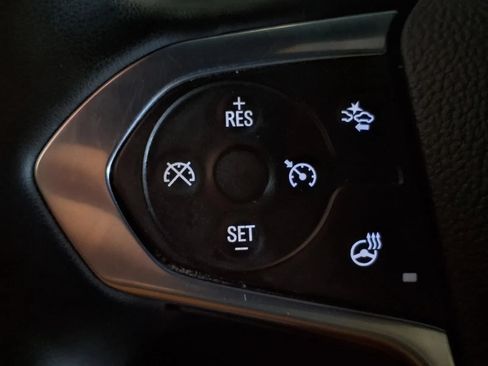 Used 2023 Chevrolet Traverse Premier AWD/4WD image 28