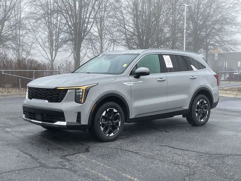 Used 2025 Kia Sorento S image 1