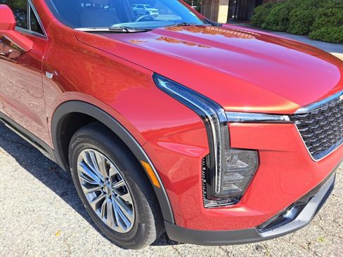 Used 2025 Cadillac XT4 Premium Luxury w/ Cold Weather Package FWD image 15