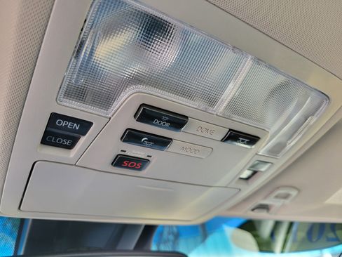 Used 2017 Toyota Avalon Limited w/ Carpet Mat Package image 20