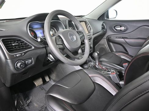 Used 2022 Jeep Cherokee Trailhawk image 22