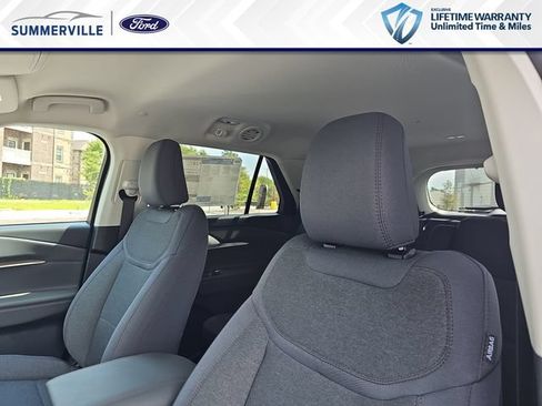 New 2026 Ford Explorer Active RWD image 18