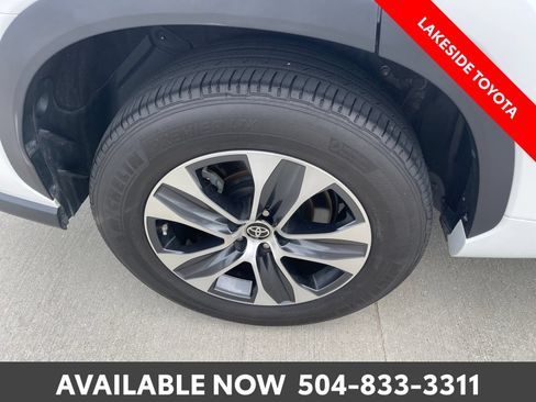 Certified 2024 Toyota Highlander XLE FWD image 13