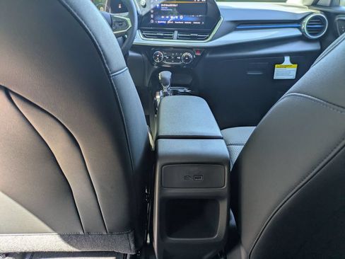 New 2026 Chevrolet Trax LT w/ Sunroof Package FWD image 25
