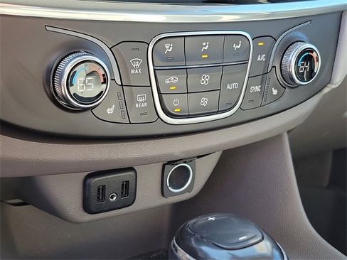 Used 2018 Chevrolet Traverse LT image 26