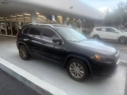 Used 2019 Jeep Cherokee Latitude w/ Popular Appearance Group FWD image 5