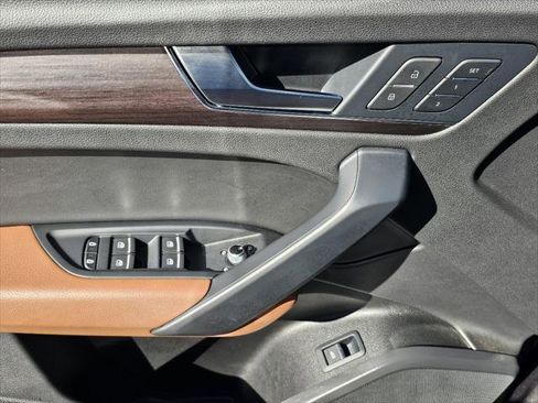 Used 2022 Audi Q5 2.0T Premium w/ Convenience Package image 6