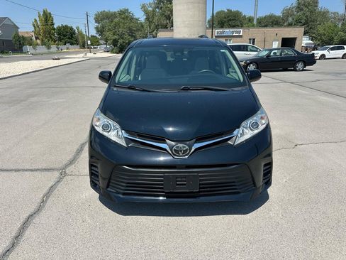 Used 2018 Toyota Sienna LE w/ Protection Package FWD image 2