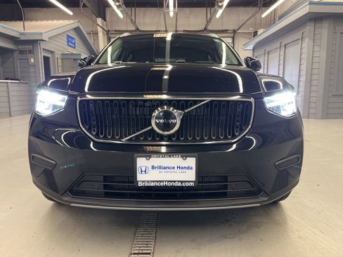 Used 2023 Volvo XC40 B5 Core w/ Protection Package Premier image 2