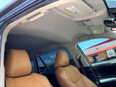 Used 2020 Toyota RAV4 LE AWD/4WD image 30
