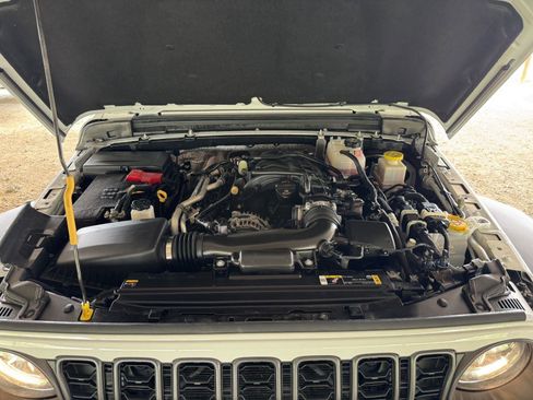 Used 2024 Jeep Gladiator Sport AWD/4WD image 40
