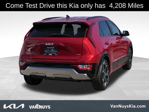 Certified 2025 Kia Niro EX Touring image 3