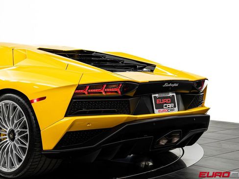 Used 2018 Lamborghini Aventador S AWD/4WD image 18