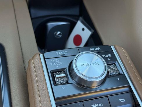 Used 2021 Lexus LC 500 Convertible image 25