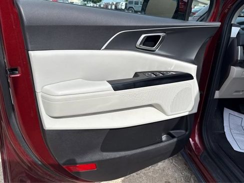 Used 2023 Kia Carnival LX FWD image 19