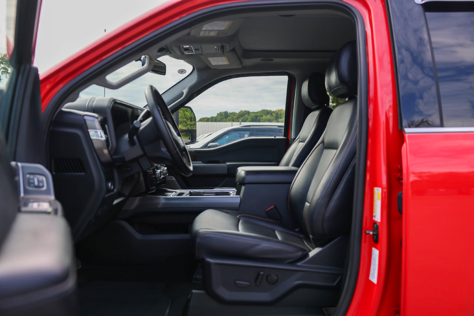 Used 2025 Ford F450 Lariat w/ Lariat Ultimate Package AWD/4WD image 17