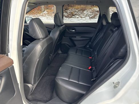 Used 2023 Nissan Rogue SV w/ SV Premium Package image 11