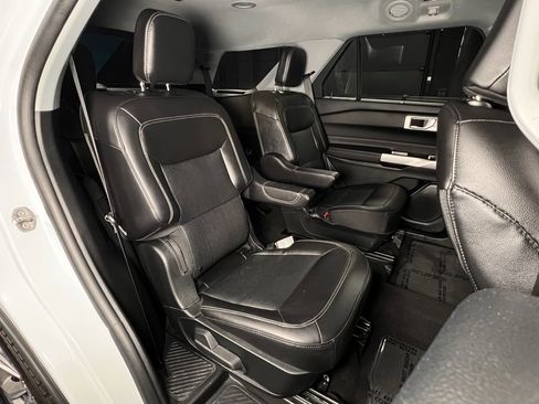 Used 2023 Ford Explorer Limited image 16