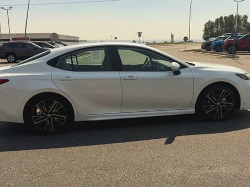 Used 2025 Toyota Camry XSE FWD image 9