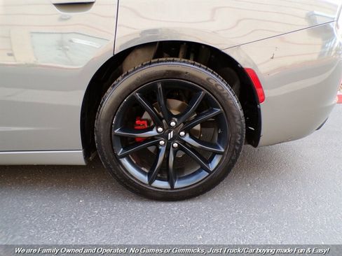 Used 2017 Dodge Charger SE w/ Blacktop Package image 44