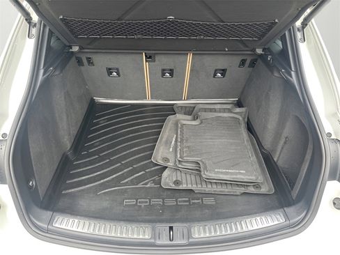 Used 2020 Porsche Macan image 49