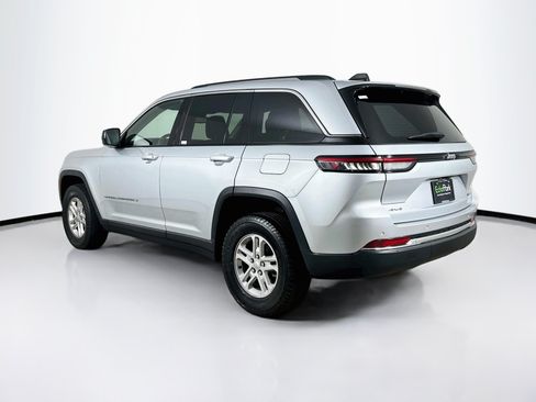 Used 2023 Jeep Grand Cherokee Laredo AWD/4WD image 5