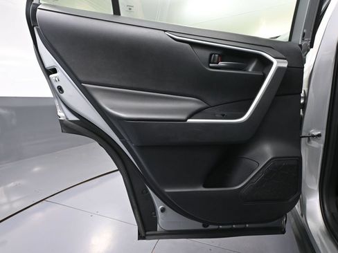 Used 2019 Toyota RAV4 LE w/ Carpet Mat Package AWD/4WD image 36