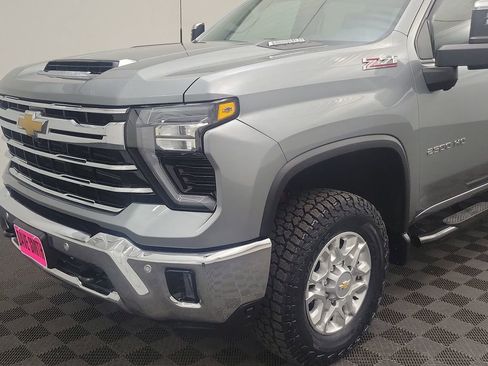 Used 2024 Chevrolet Silverado 2500 LTZ w/ LTZ Plus Package image 18