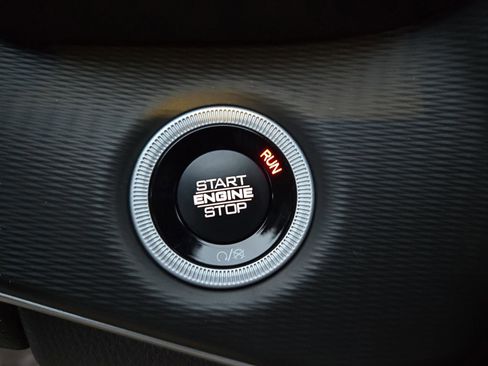 New 2025 Jeep Grand Cherokee Altitude image 19