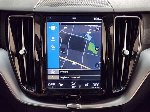 Used 2020 Volvo XC60 T5 Momentum w/ Protection Package Premier image 17