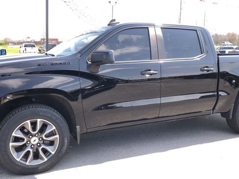 Used 2021 Chevrolet Silverado 1500 RST w/ Bed Protection Package AWD/4WD image 3