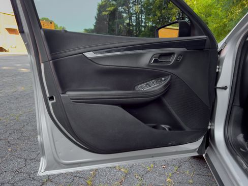 Used 2019 Chevrolet Impala LT FWD image 30