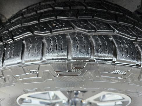 Used 2013 Toyota Tundra 4x4 CrewMax image 10