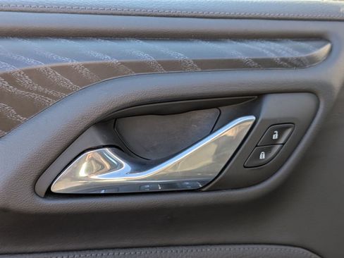 Used 2023 GMC Yukon XL Denali image 13