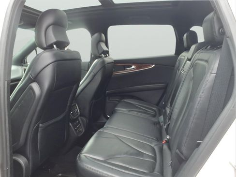 Used 2019 Lincoln Nautilus Select image 14