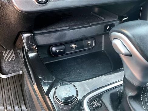 Used 2024 Kia Seltos EX FWD image 25