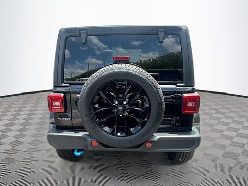 Used 2023 Jeep Wrangler Unlimited Sahara w/ Cold Weather Group AWD/4WD image 7