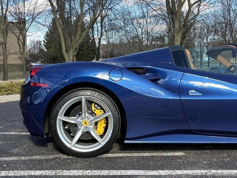 Used 2017 Ferrari 488 Spider image 9
