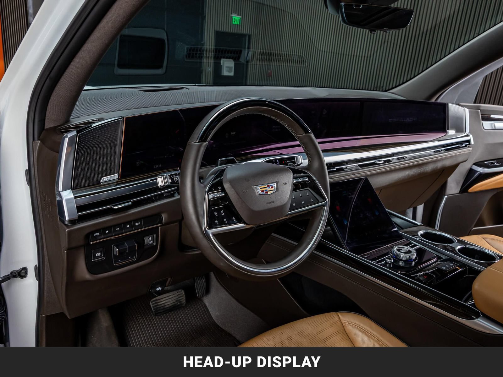 Used 2025 Cadillac Escalade Premium Luxury w/ LPO, Floor Liner Package AWD/4WD image 13