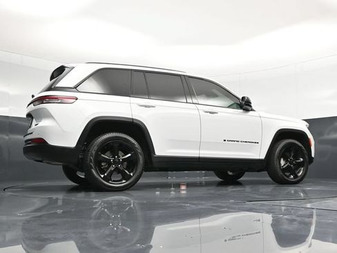 Used 2025 Jeep Grand Cherokee Limited w/ Black Appearance Package AWD/4WD image 61