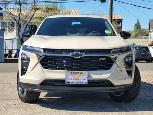 New 2026 Chevrolet Trax RS image 2