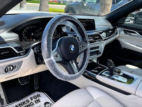 Used 2022 BMW 750i xDrive w/ Executive Package AWD/4WD image 9