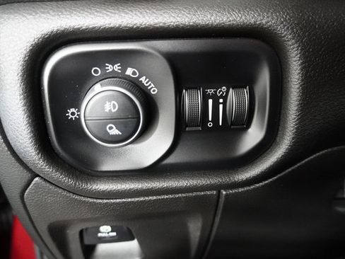 Used 2019 RAM 1500 Big Horn image 25