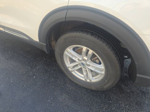 Used 2023 Ford Explorer XLT w/ Equipment Group 202A image 8